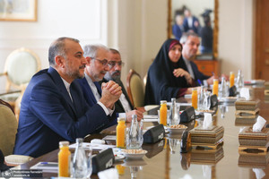 دیدار معاون اقتصادی نخست وزیر حکومت موقت افغانستان با وزیر امور خارجه
