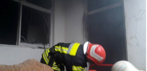 عملیات ۲۲ آتش‌نشانان در پی آتش‌سوزی منزل مسکونی در بلوار شیون فومنی