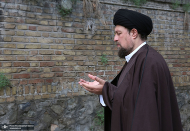 اظهارات مهم سید حسن خمینی: همه نسبت به آینده مسئولیت داریم/ باید امید را به جامعه برگرداند/ به عنوان یک کنش گر در عرصه حضور خواهم داشت/ هیچ وقت کاری نمی کنیم که جمهوری اسلامی لطمه ببیند/ حکومت «یکدست افراطی» برای کشور خطرناک است