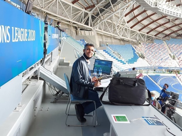 بغض عادل فردوسی پور  در شروع بازی پرسپولیس: سلام بر مردم وفادار ایران / سلام بر ایران عزیز! + فیلم