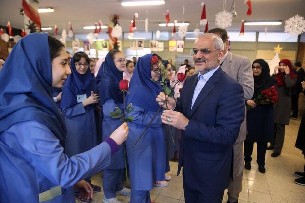 حضور وزیر آموزش و پرورش در یکی از واحدهای آموزشی ارامنه در تهران