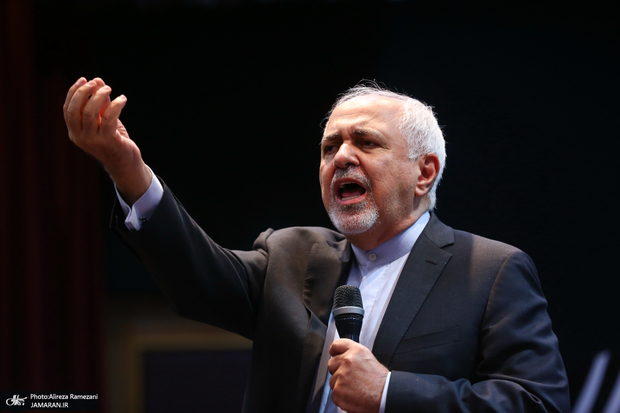 سخنان جدید ظریف در شبکه‌های اجتماعی با توجه زیادی مواجه شد/ ترامپ و اسرائیل می‌دانند اگر به ما حمله کنند می‌توانیم به آنها ضرباتی بزنیم/ مرا استعفا دادند/ از اینکه برای آقای پزشکیان کت در آوردم اصلا پشیمان نیستم + فیلم