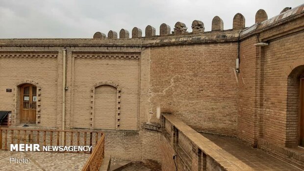 خسارت زلزله به بناهای تاریخی لرستان ترک‌های فلک الافلاک عمیق‌ترشد