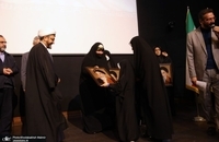 هدیه دادن مادران شهدا به عروس امام (س) در قاب پایانی (11)