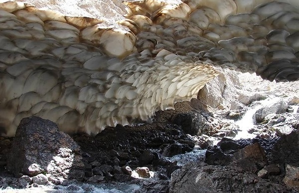 کشته شدن یک نفر در ریزش غار یخی چما در کوهرنگ