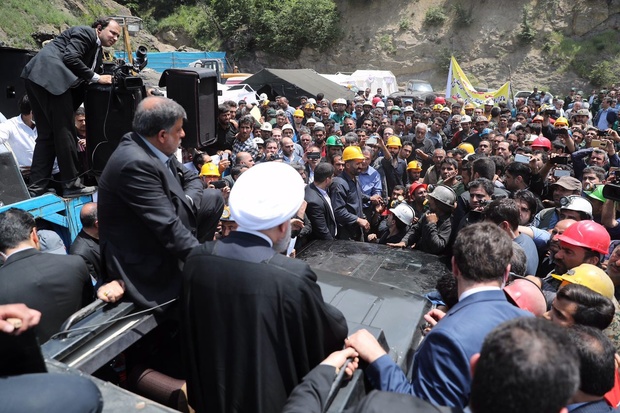 واکنش نماینده سابق مجلس به حضور روحانی در جمع معدن‌چیان