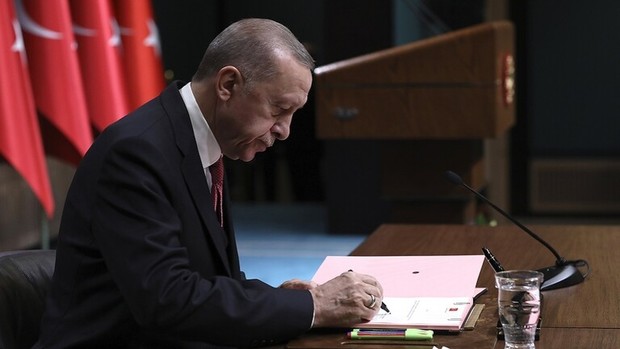 اردوغان مدرک دانشگاهی ندارد و نمی تواند در انتخابات کاندیدا شود!