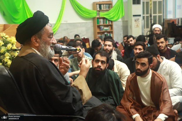 فقیهی: امام خمینی(ره) نمونه بارز جمع میان عبادت و مسئولیت اجتماعی بود/ شجاعت و استقامت در میدان مبارزه نتیجه خلوت‌های عمیق عبادی است