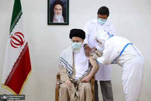 دریافت نوبت دوم واکسن ایرانی کرونا توسط رهبر معظم انقلاب
