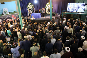 مراسم وداع با پیکر حجت الاسلام و المسلمین سید محمود دعایی در حسینیه جماران -1