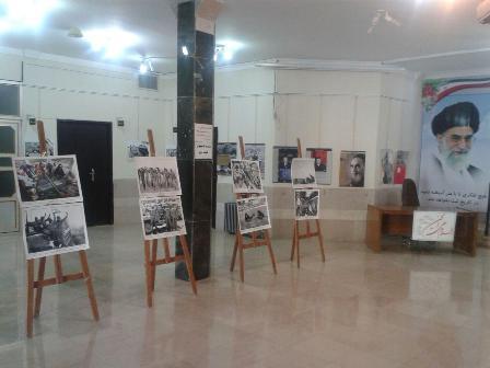 نمایشگاه عکس و پوستر دفاع مقدس در ایوان برگزار شد