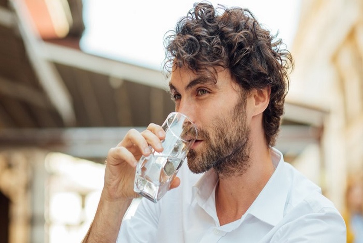 فواید نوشیدن آب؛ از بهبود تمرکز تا جلوگیری از پیری و افسردگی