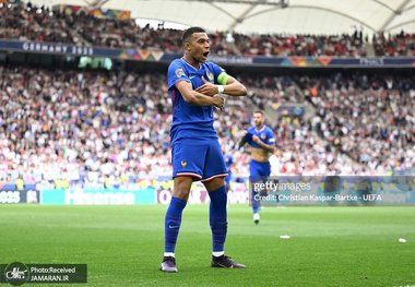 امباپه: مسی از نظر فنی مثل نیمار نیست