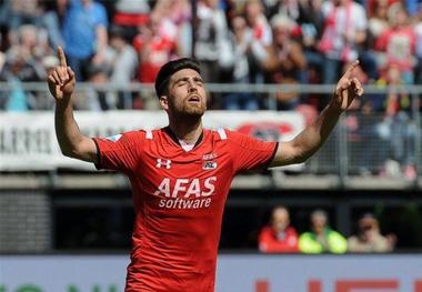 قدردانی آهنگین هواداران آلکمار از جهانبخش/ فیلم