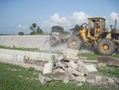 10 مورد دیوارکشی غیر مجاز در زمین های کشاورزی فردیس تخریب شد