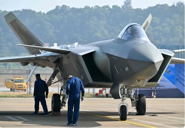 گزارشی از نمایش قدرت هوایی چین در ملأ عام/ چرا پکن اکنون هواپیمای شبح خود را رو کرد؟