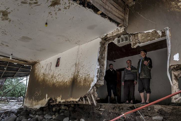 سه واحد مسکونی روستایی در خنداب تخریب شد