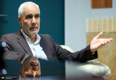 محسن مهرعلیزاده: جامعه زیر بار فشارهای اقتصادی فرسوده شده و تنها کورسوی امید، نتیجه مذاکرات است/ برجام قربانی سیاست داخلی شد؛ مخالفان دیروز، امروز در پی احیای آن‌اند/ تمرکزگرایی مانع توسعه است