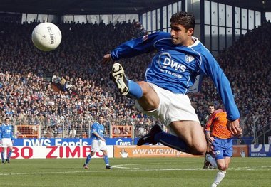 تمجید از قیچی برگردان وحید هاشمیان در سایت بوندس لیگا
