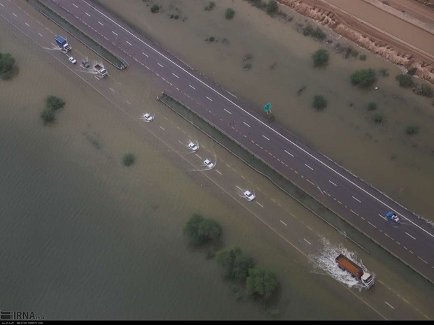 سیلاب 2جاده خوزستان را مسدود کرد