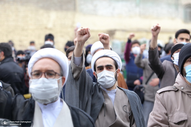 تجمع اعتراضی جمعی از طلاب قم در پی ترور ناجوانمردانه شهید فخری‌ زاده