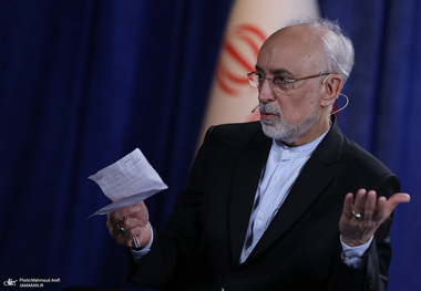 پیشنهاد علی‌اکبر صالحی برای مذاکره ایران و آمریکا: تغییر «عنوان» مذاکره به «ایران نباید سلاح هسته‌ای داشته باشد»؛ با این تغییر عنوان، هر دو طرف با حفظ آبرو می‌توانند به مذاکره بازگردند/ راه‌حل‌های فنی قابل قبول برای هر دو طرف وجود دارد