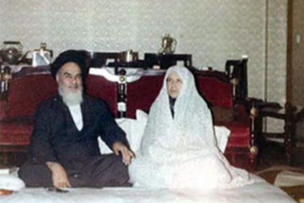 Lady Khadija Saqafi blessed spouse appreciated Imam’s great ethical norms