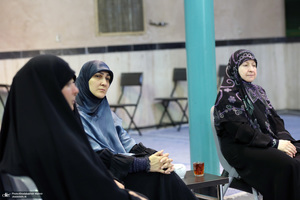 دیدار جمعی از خواهران نخبه عراقی با دکتر فاطمه طباطبایی در جماران
