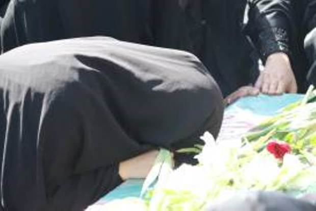 آیین وداع با 2 شهید گمنام دفاع مقدس در مهریز برگزار شد