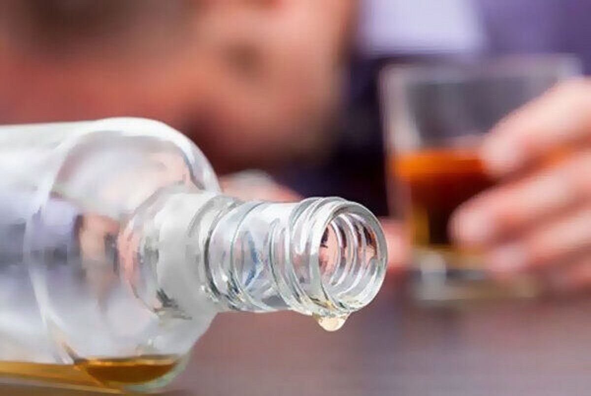 فوت و مسمومیت ده ها نفر در کرج به دلیل مشروبات الکلی
