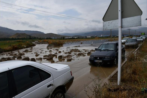 سیلاب جاده ماکو - بازرگان را مسدود کرد