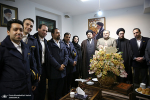 دیدار مدیر عامل و  کارکنان کیش ایر با یادگار امام