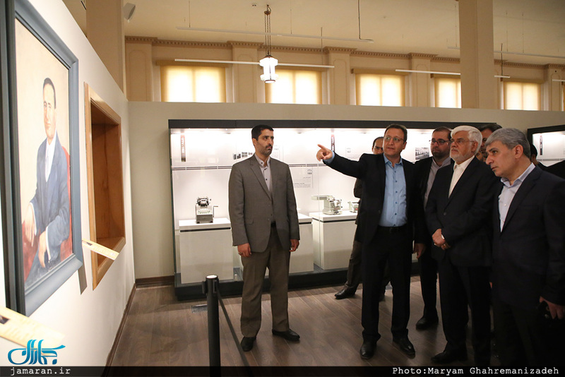بازدید محمدرضا عارف از موزه بانک ملی ایران