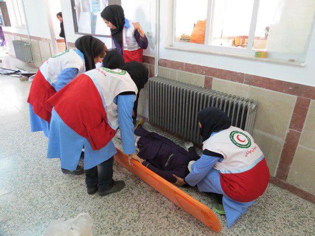 مانور ایمنی زلزله در کانونهای دانش آموزی هلال احمر خراسان رضوی