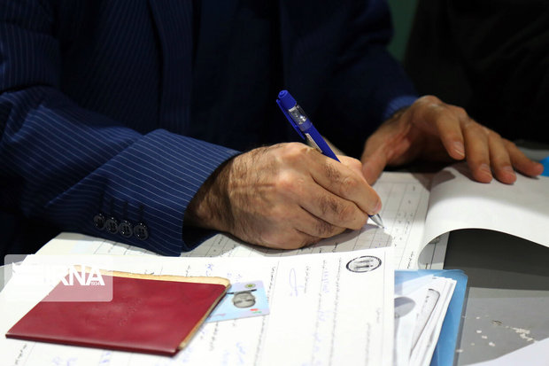 شمار داوطلبان انتخابات در شیراز به ۱۲۲ نفر  رسید