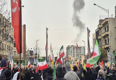 راهپیمایی روز قدس در سراسر ایران با حضور باشکوه مردم/ ایرانی‌ها با وجود حملات موشکی دشمن، با صلابت به راهپیمایی در خیابان‌ها ادامه دادند/ شهادت خانمی که برای دفاع از ایران به راهپیمایی روز قدس آمده بود، در حمله دشمن آمریکایی-صهیونی + عکس و فیلم