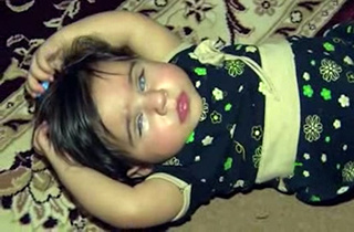 گزارش ایلنا از ماجرای «رُمیصا» کودک نابینای خوزستانی  از تکذیب پزشک تا دفاع خانواده