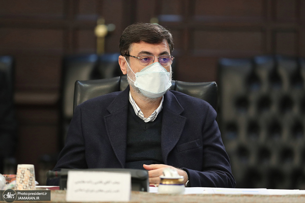 واکنش قاضی‌زاده هاشمی به درخواست نمایندگان مجلس برای کناره گیری به نفع رییسی