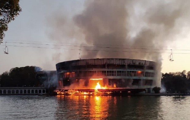 هتل ارم پس از دو دهه متروکه بودن آتش گرفت