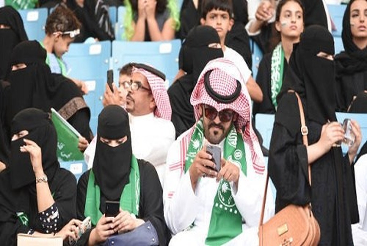 تصویری از حضور زنان عربستانی در ورزشگاه