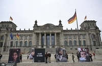 اعتراض فعالان طرفدار فلسطین به همدستی آلمان در نسل‌کشی توسط اسرائیل (7)