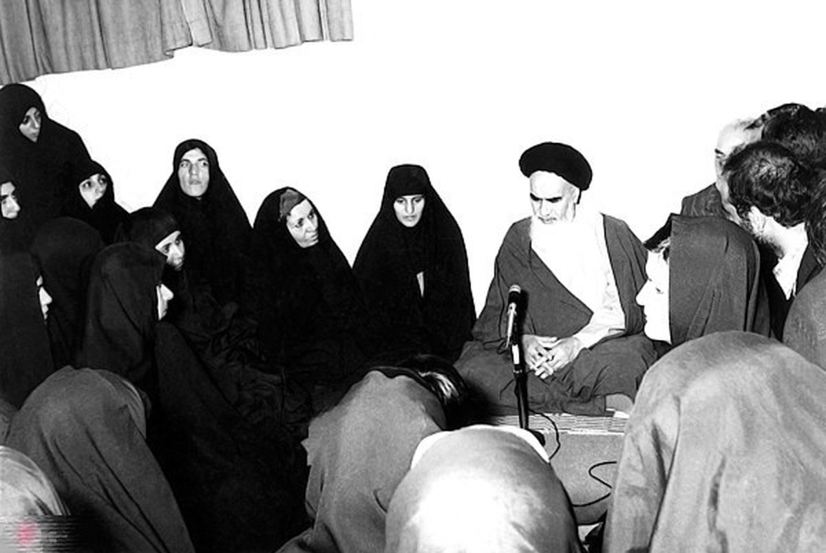 امام خمینی: از دامن زن مرد به معراج می رود
