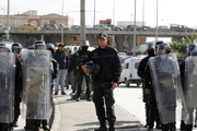 بیکاران در تونس تهدید به خودکشی دسته جمعی کردند