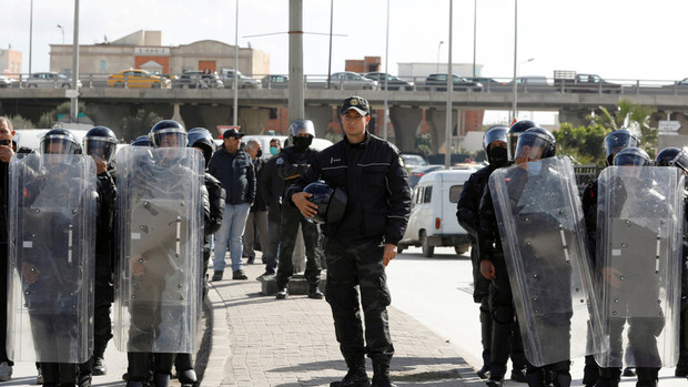 بیکاران در تونس تهدید به خودکشی دسته جمعی کردند
