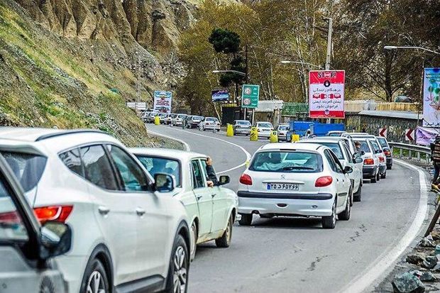 ترافیک در جاده های شمالی تهران نیمه سنگین است