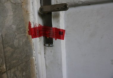 پلمب یک مغازه در نظر آباد به دلیل نصب تبلیغات نژادپرستانه علیه همنوعان افغان
