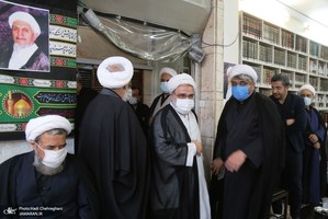 حضور مراجع و علما در بیت آیت الله العظمی صانعی(ره)-2