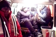 نجات 8 کوهنورد گرفتار در برف و کولاک در ارتفاعات ورزقان