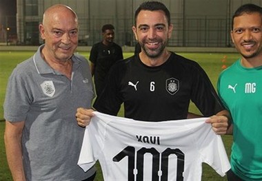 تقدیر از ژاوی هرناندز برای پیوستن به باشگاه صد تایی‌ها مقابل پرسپولیس + عکس
