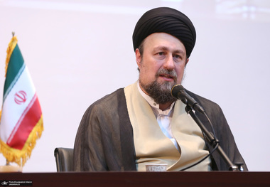 سید حسن خمینی: اینکه در میانه مذاکرات رییس‌جمهور آمریکا با لحنی سخیف و تحقیرآمیز صحبت کند، غیر قابل قبول است/ جمهوری اسلامی ایران در شرایط کنونی با مبنایی عقلانی تصمیم به مذاکره گرفت/ کسی که اقدام به تحقیر ملت ایران کند، خودش تحقیر می‌شود